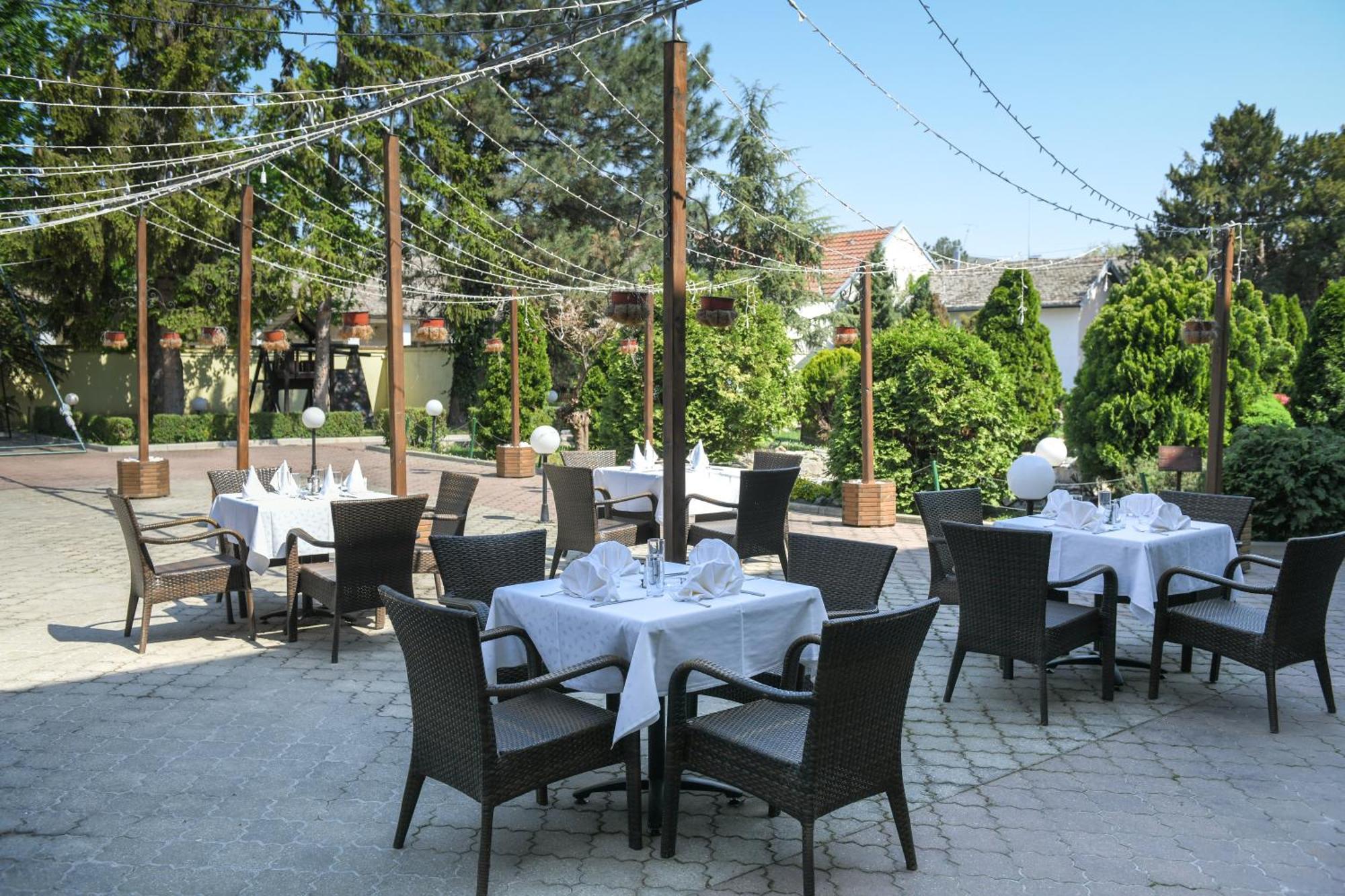 Hotel Fontana Bačka Palanka Exterior foto